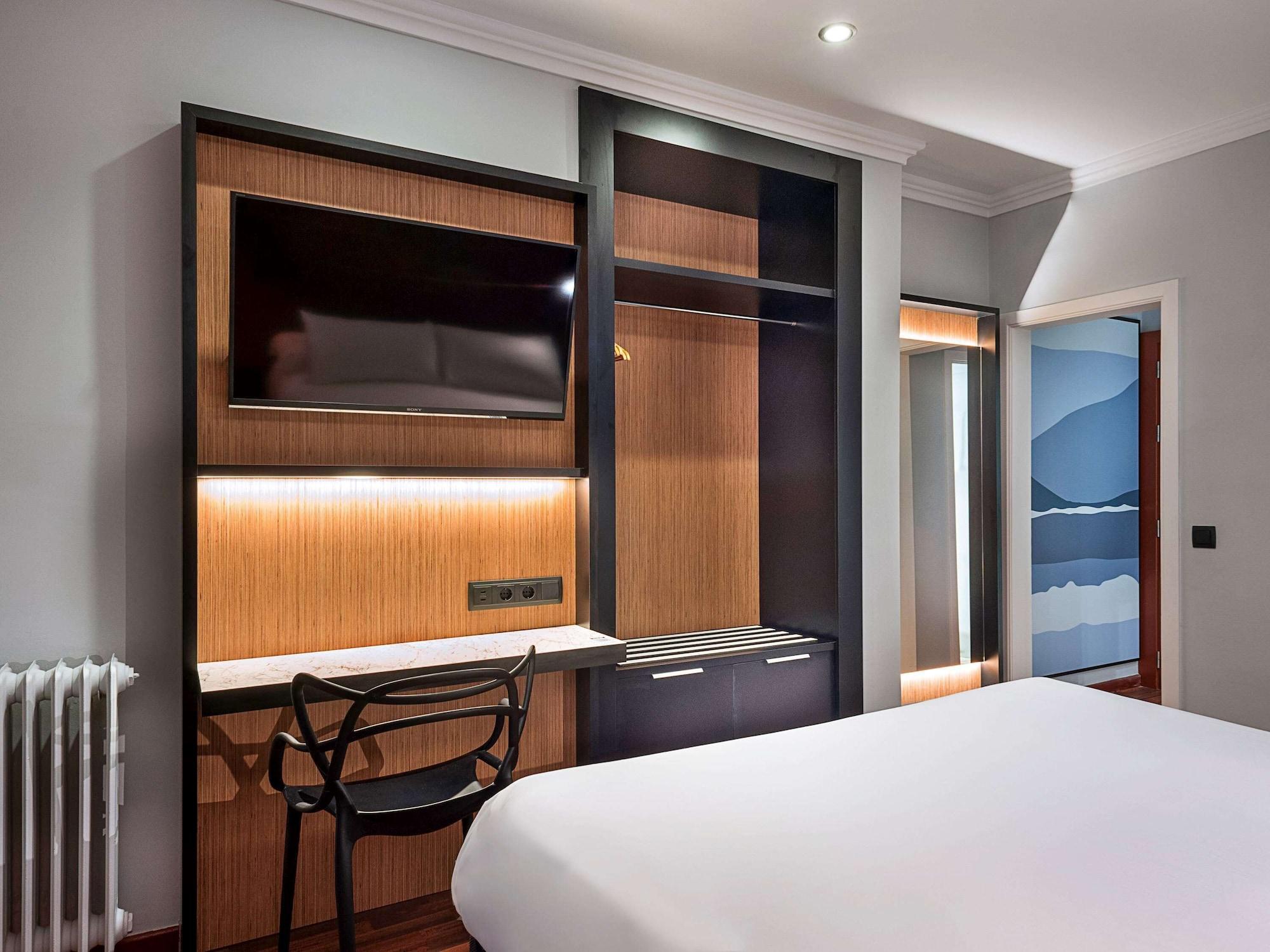 Ibis Styles Figueres Ronda Hotel Exterior photo