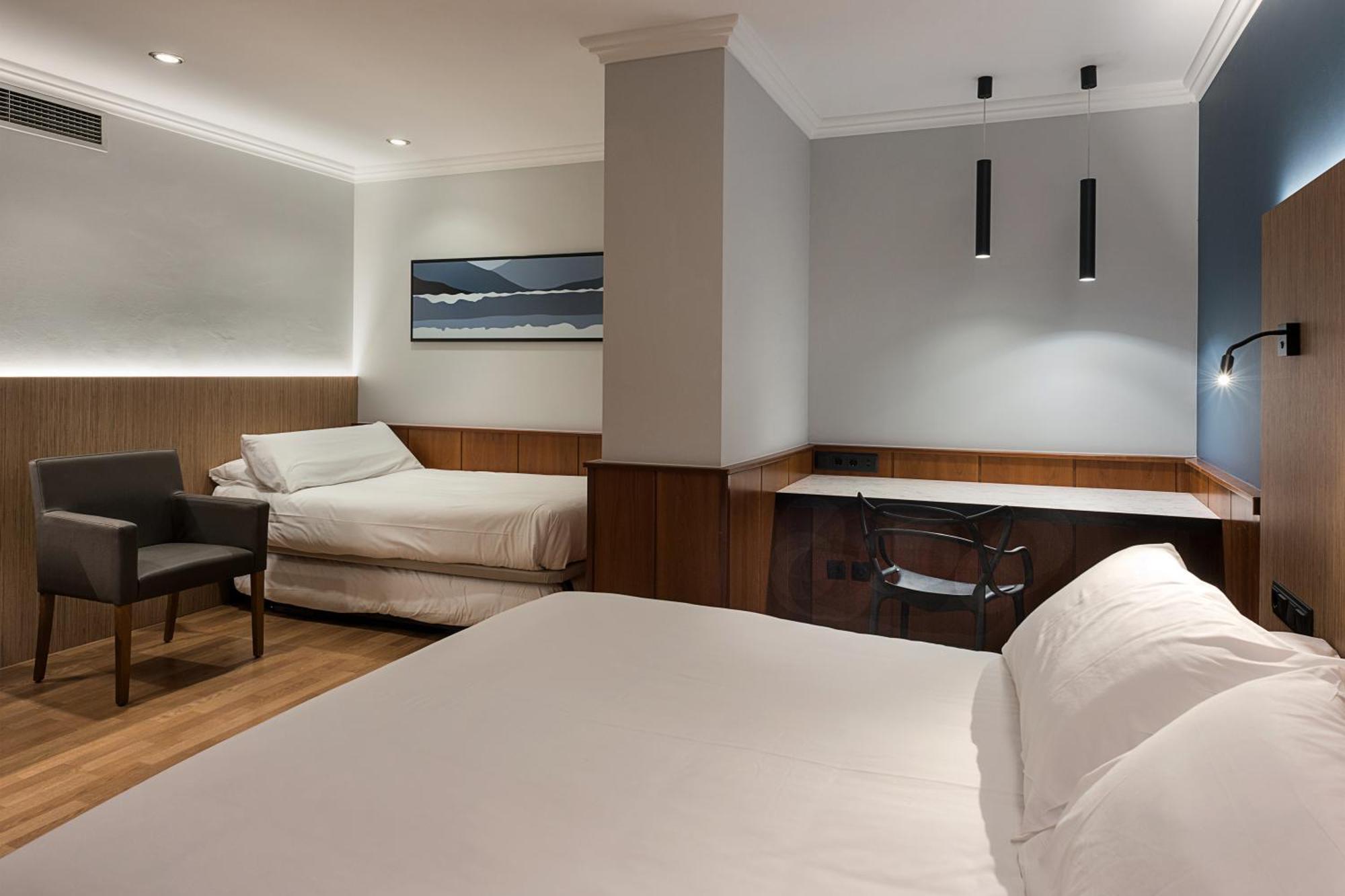 Ibis Styles Figueres Ronda Hotel Exterior photo
