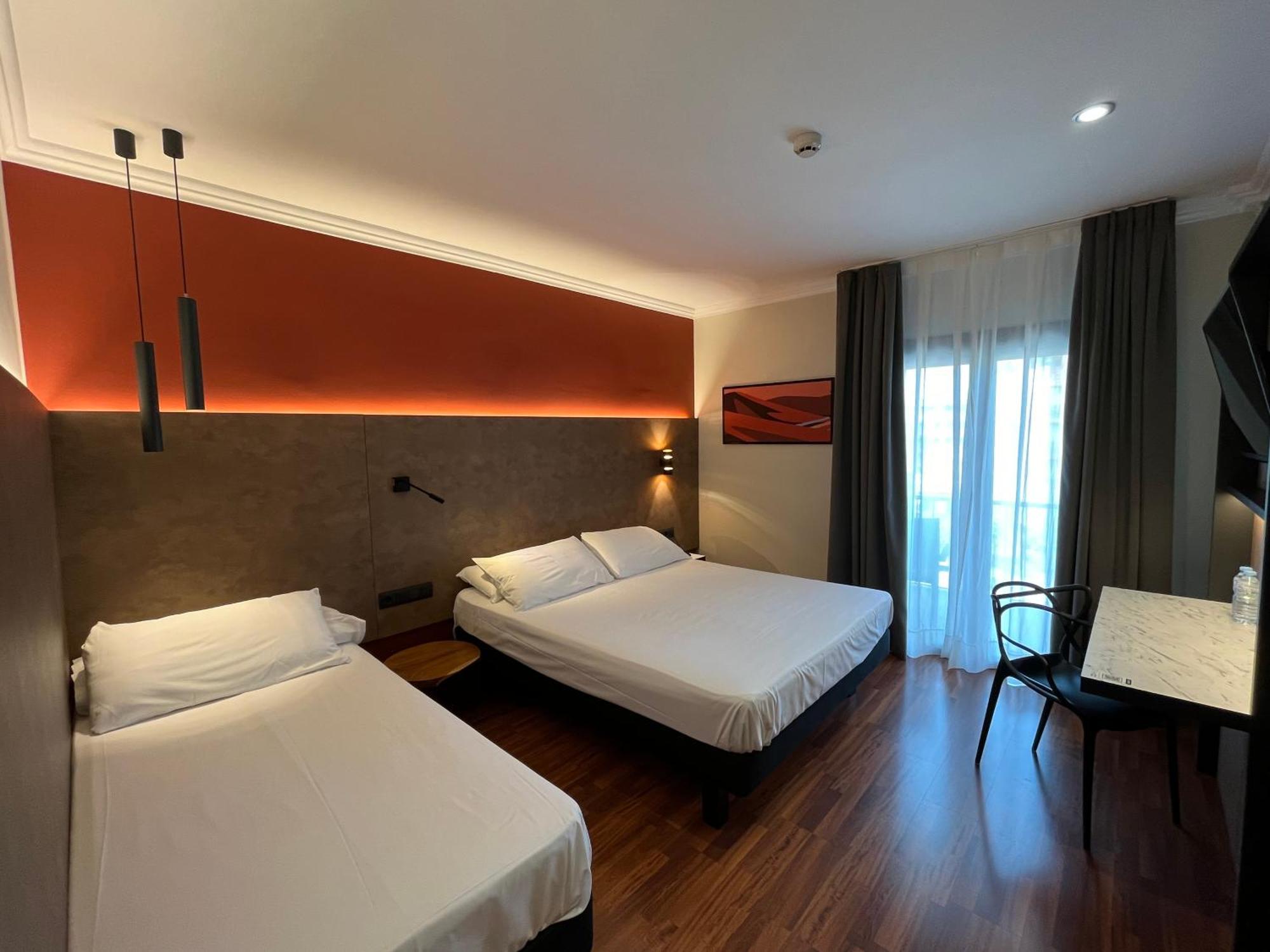 Ibis Styles Figueres Ronda Hotel Exterior photo