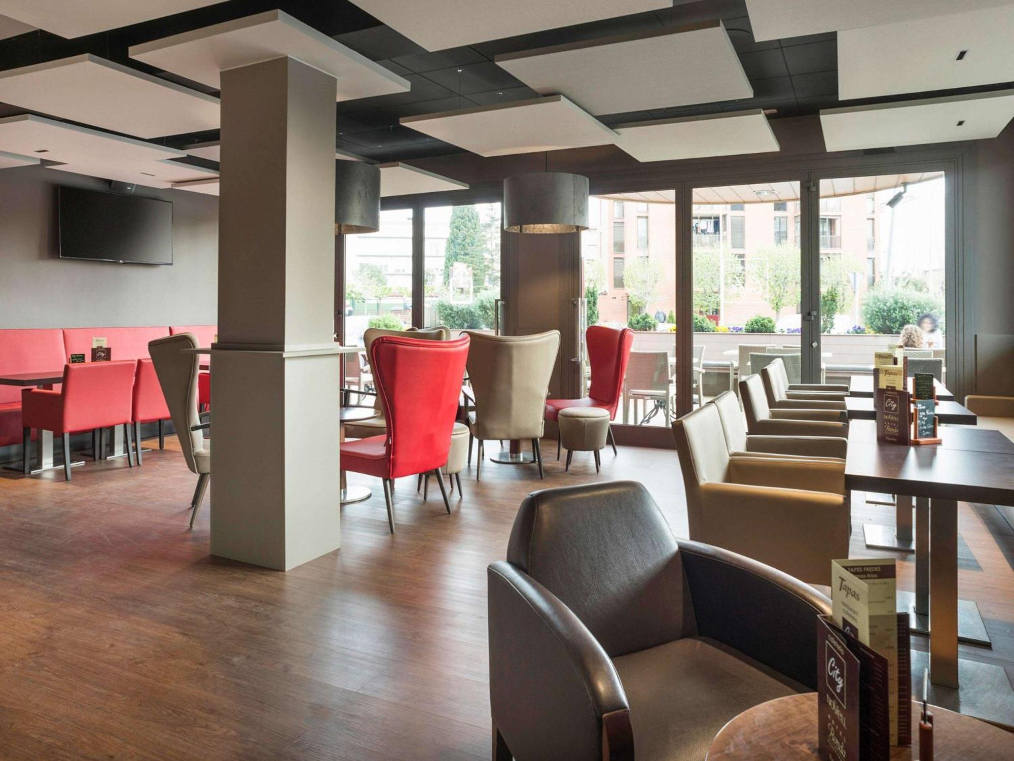 Ibis Styles Figueres Ronda Hotel Exterior photo